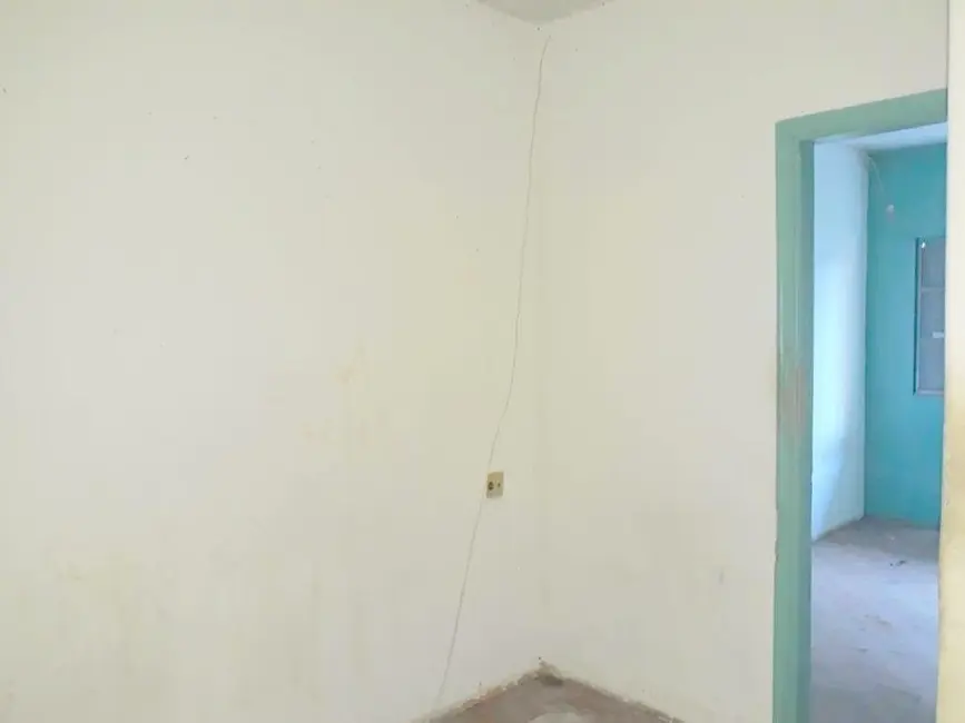 Sobrado com 5 quartos à venda, 180m2 em Aparecida - SP - imagem 5 Foto 5 de Sobrado com 5 quartos à venda, 180m2 em Aparecida - SP