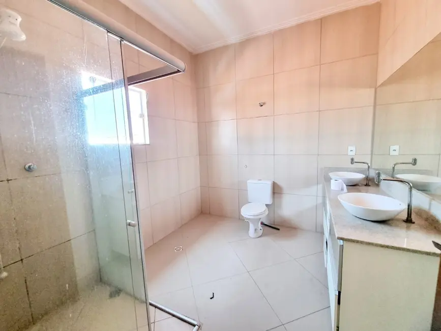 Foto 2 de Casa com 3 quartos à venda, 220m2 em Residencial e Comercial Portal dos Eucaliptos, Pindamonhangaba - SP
