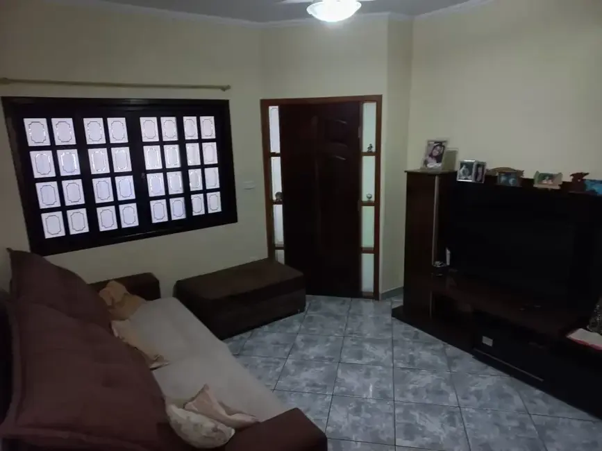 Foto 3 de Sobrado com 3 quartos à venda, 190m2 em Nossa Senhora do Perpétuo Socorro, Pindamonhangaba - SP