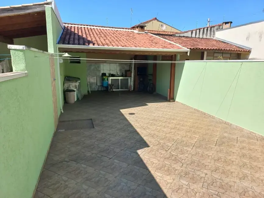 Foto 1 de Sobrado com 3 quartos à venda, 190m2 em Nossa Senhora do Perpétuo Socorro, Pindamonhangaba - SP