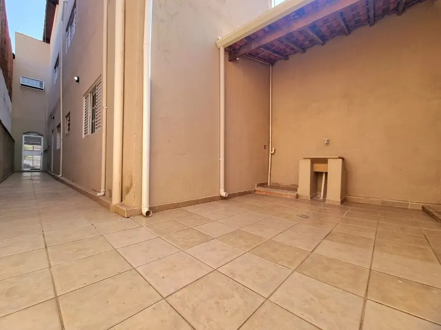 Sobrado com 3 quartos à venda, 214m2 em Aparecida - SP - imagem 8 Foto 8 de Sobrado com 3 quartos à venda, 214m2 em Aparecida - SP