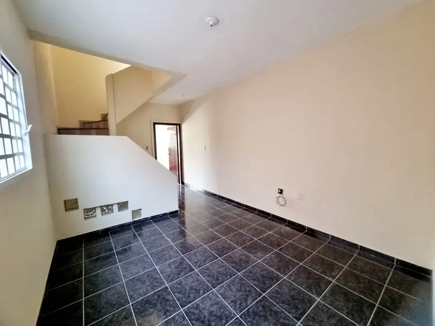 Sobrado com 3 quartos à venda, 214m2 em Aparecida - SP - imagem 4 Foto 4 de Sobrado com 3 quartos à venda, 214m2 em Aparecida - SP