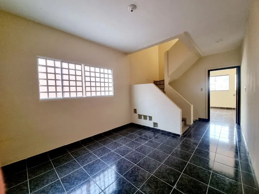 Sobrado com 3 quartos à venda, 214m2 em Aparecida - SP - imagem 6 Foto 6 de Sobrado com 3 quartos à venda, 214m2 em Aparecida - SP