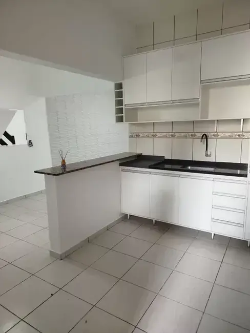 Foto 2 de Sobrado com 2 quartos à venda, 147m2 em Residencial Mombaça I, Pindamonhangaba - SP