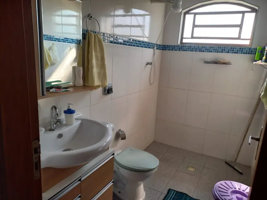 Foto 3 de Sobrado com 3 quartos à venda, 164m2 em Jardim Rosely, Pindamonhangaba - SP