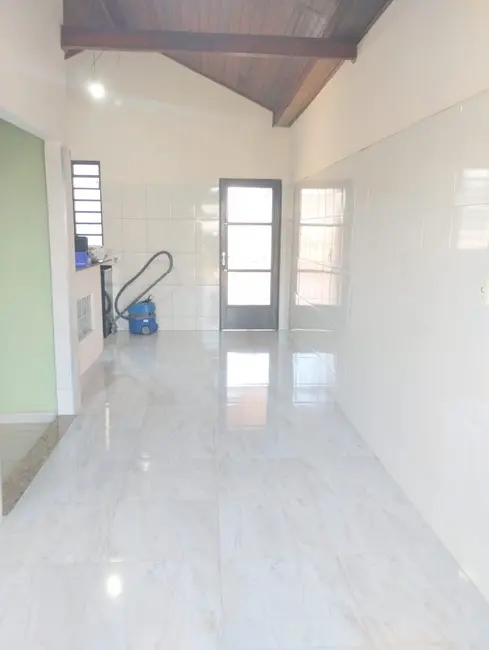 Sobrado com 3 quartos à venda, 215m2 em Aparecida - SP - imagem 9 Foto 9 de Sobrado com 3 quartos à venda, 215m2 em Aparecida - SP