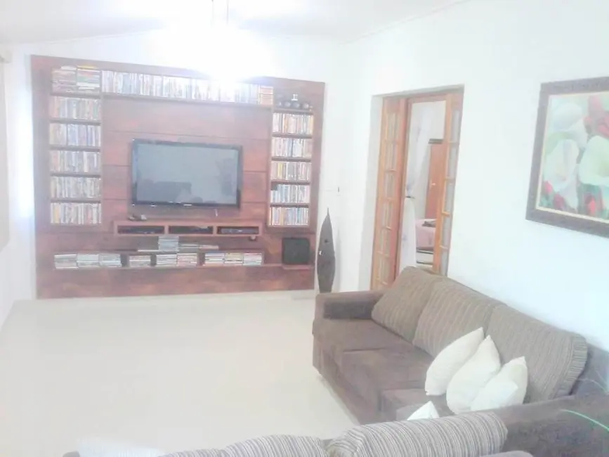 Foto 2 de Sobrado com 2 quartos à venda, 280m2 em Parque Residencial Anna Guilhermina Rois Alves, Guaratingueta - SP