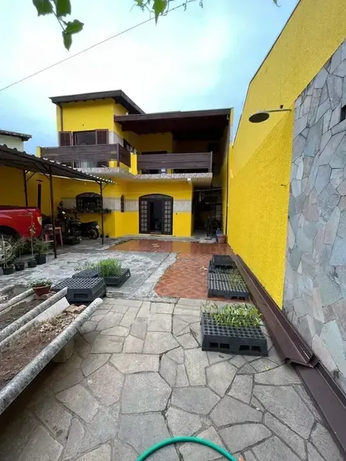 Foto 3 de Sobrado com 3 quartos à venda, 193m2 em Parque Jaraguá, Taubate - SP