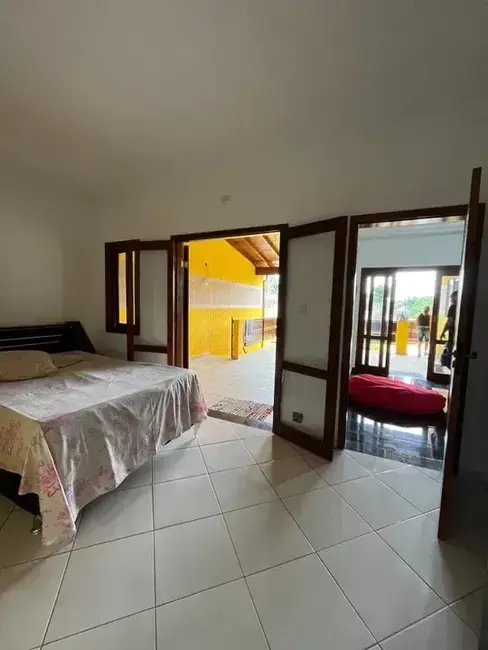 Foto 2 de Sobrado com 3 quartos à venda, 193m2 em Parque Jaraguá, Taubate - SP