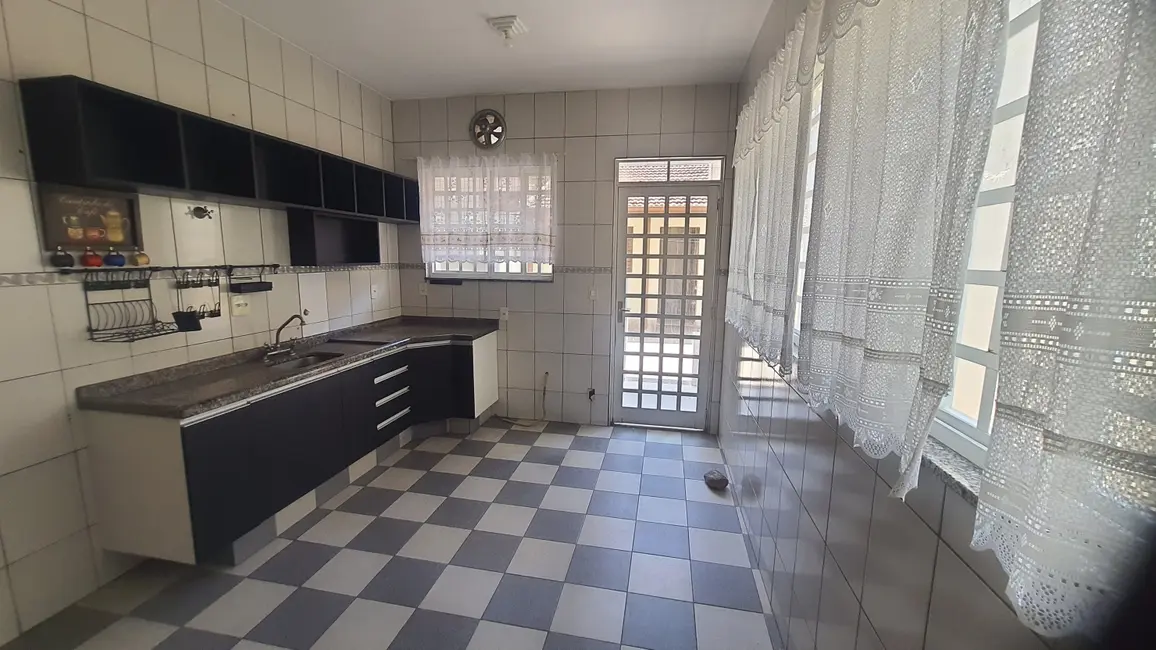 Foto 6 de Sobrado com 3 quartos à venda, 130m2 em Santana, Pindamonhangaba - SP