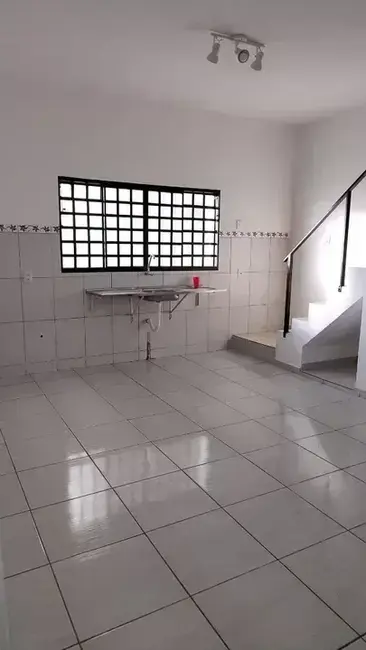 Foto 2 de Sobrado com 3 quartos à venda, 232m2 em Vila Suiça, Pindamonhangaba - SP