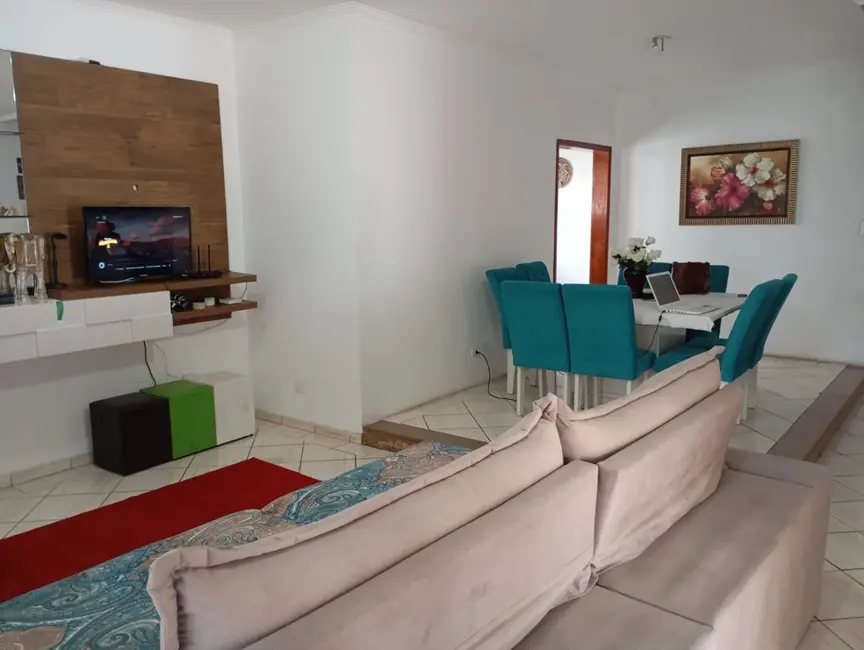 Sobrado com 3 quartos à venda, 300m2 em Residencial Mantiqueira, Pindamonhangaba - SP - imagem 5 Foto 5 de Sobrado com 3 quartos à venda, 300m2 em Residencial Mantiqueira, Pindamonhangaba - SP