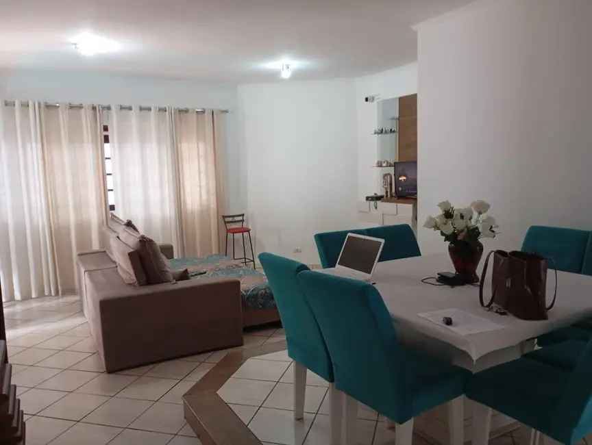 Sobrado com 3 quartos à venda, 300m2 em Residencial Mantiqueira, Pindamonhangaba - SP - imagem 6 Foto 6 de Sobrado com 3 quartos à venda, 300m2 em Residencial Mantiqueira, Pindamonhangaba - SP