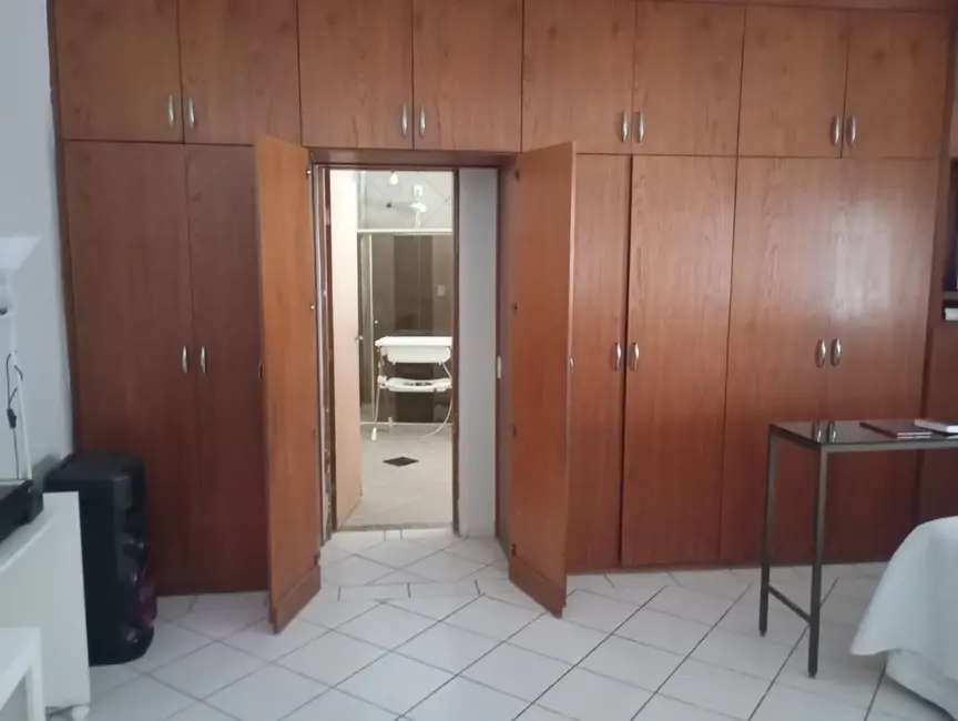 Sobrado com 3 quartos à venda, 300m2 em Residencial Mantiqueira, Pindamonhangaba - SP - imagem 3 Foto 3 de Sobrado com 3 quartos à venda, 300m2 em Residencial Mantiqueira, Pindamonhangaba - SP