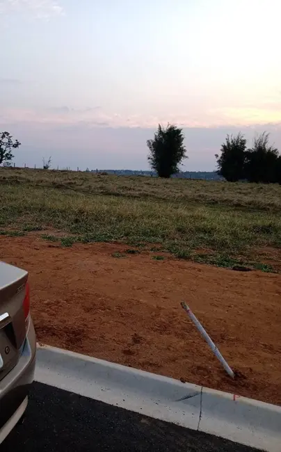 Foto 2 de Terreno / Lote à venda e para alugar em Taubate - SP