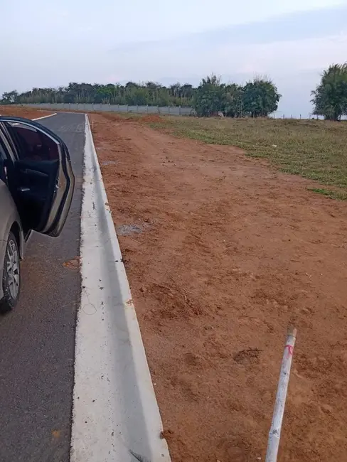 Foto 1 de Terreno / Lote à venda e para alugar em Taubate - SP
