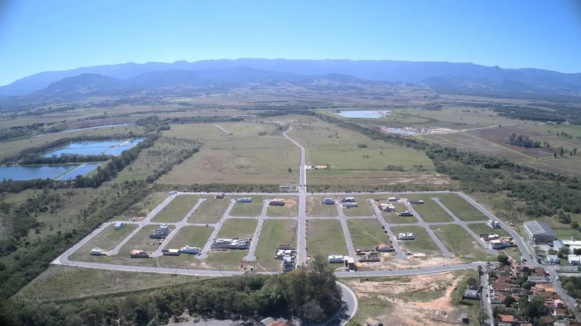 Foto 1 de Terreno / Lote à venda, 176m2 em Pindamonhangaba - SP