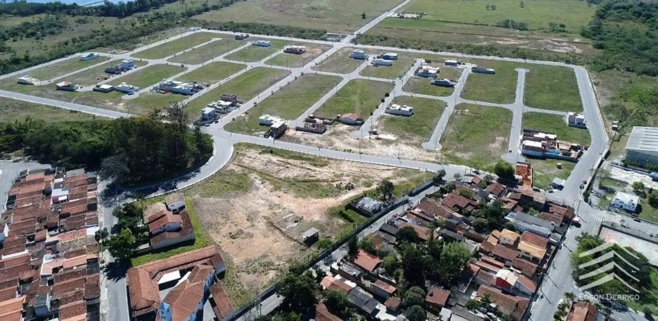 Foto 2 de Terreno / Lote à venda, 176m2 em Pindamonhangaba - SP