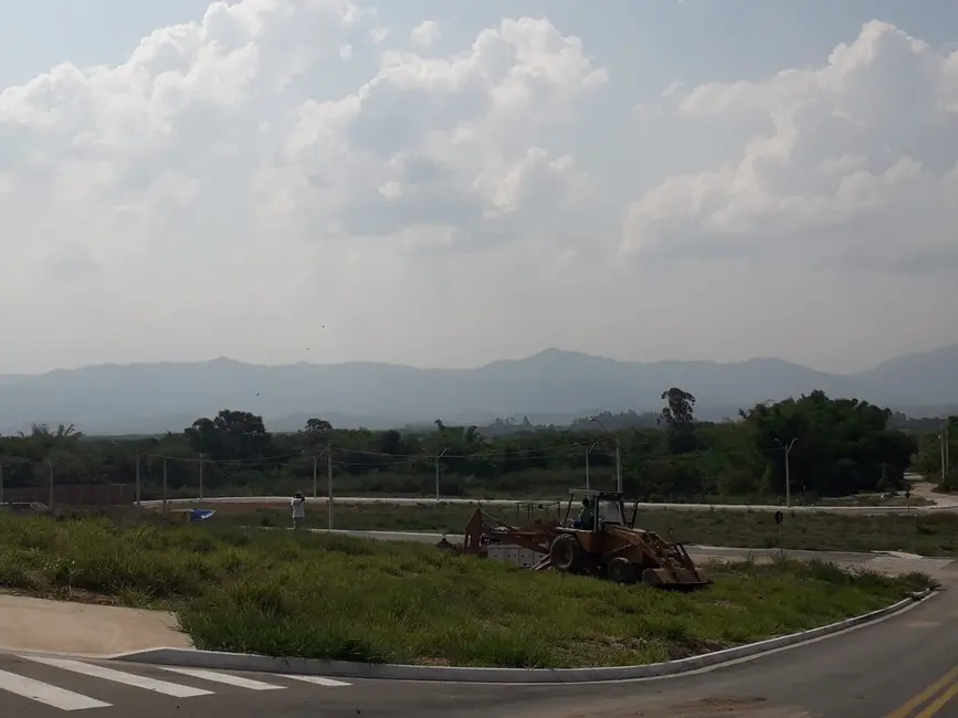 Foto 2 de Lote de Condomínio à venda, 248m2 em Vila Areao, Taubate - SP