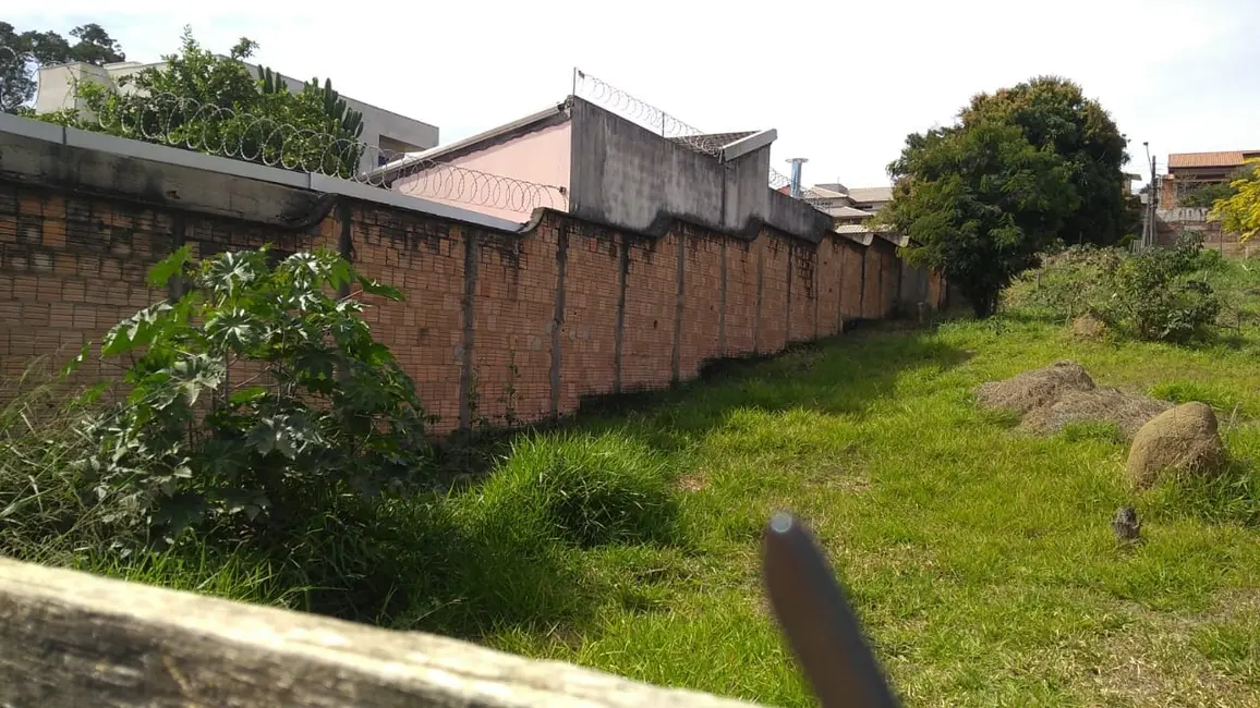 Foto 1 de Terreno / Lote à venda, 364m2 em Guaratingueta - SP