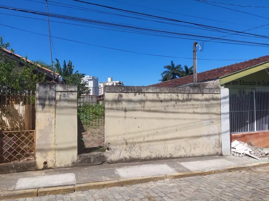 Foto 1 de Terreno / Lote à venda, 243m2 em Jardim Boa Vista, Pindamonhangaba - SP