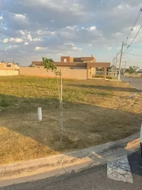 Foto 1 de Lote de Condomínio à venda, 281m2 em Tremembe - SP