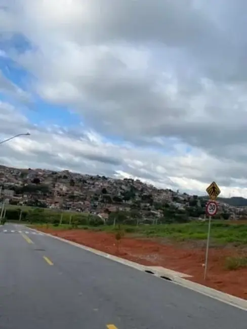 Foto 2 de Terreno / Lote à venda, 250m2 em Parque São Luís, Taubate - SP