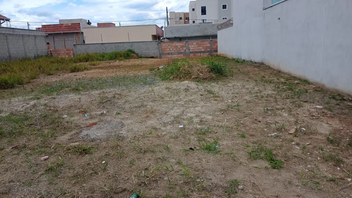 Foto 4 de Terreno / Lote à venda, 176m2 em Pindamonhangaba - SP