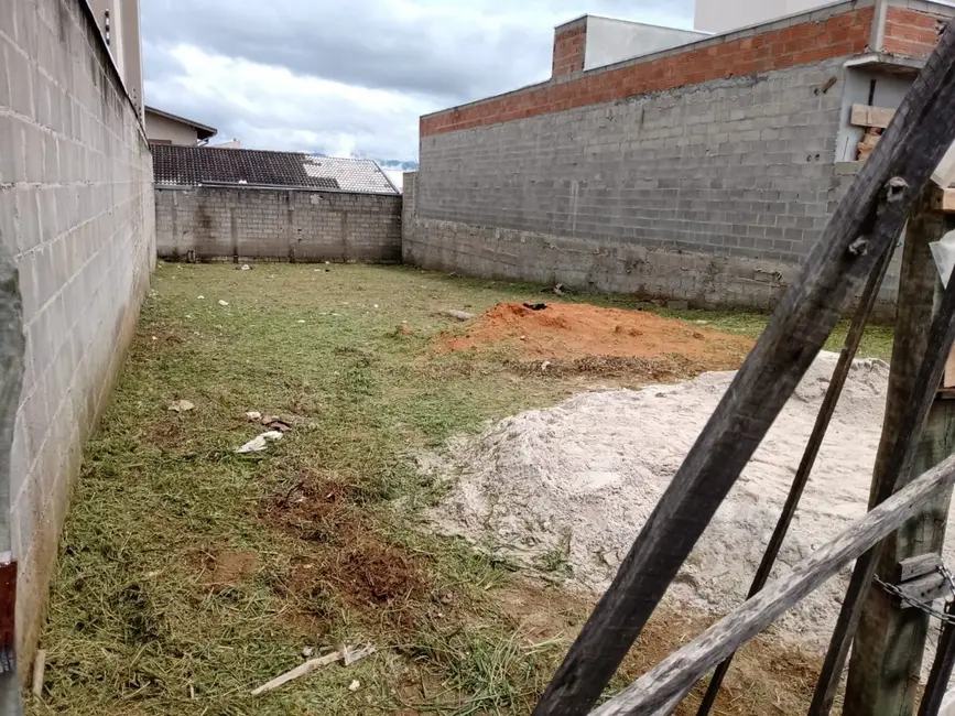Foto 1 de Terreno / Lote à venda, 303m2 em Taubate - SP