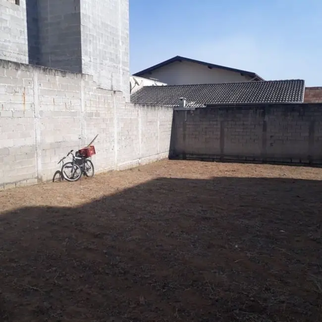 Foto 3 de Terreno / Lote à venda, 303m2 em Taubate - SP