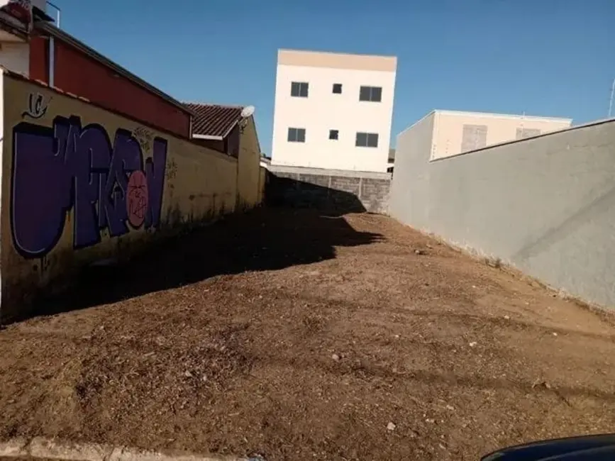 Foto 1 de Terreno / Lote à venda em Pindamonhangaba - SP