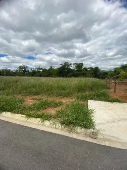 Foto 2 de Terreno / Lote à venda, 258m2 em Taubate - SP