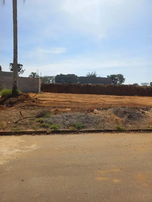 Foto 3 de Terreno / Lote à venda, 140m2 em Jardim Santa Tereza, Taubate - SP