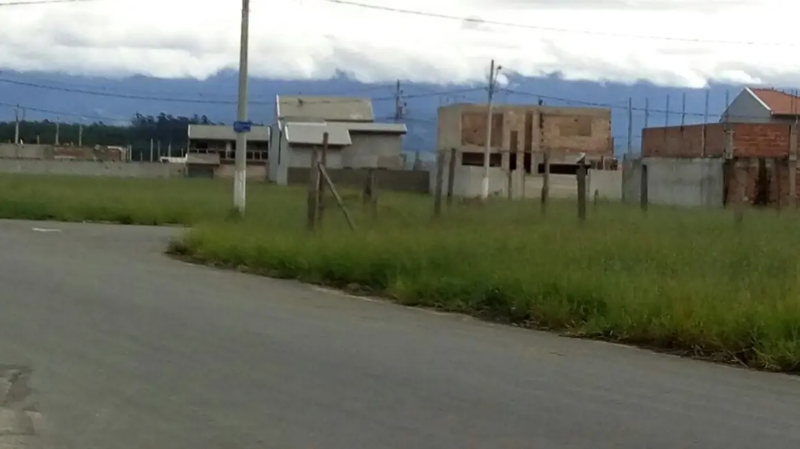 Foto 1 de Terreno / Lote à venda, 214m2 em Pindamonhangaba - SP