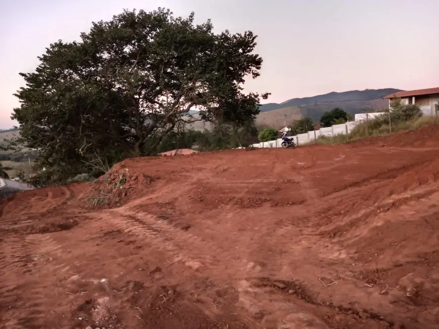 Foto 1 de Terreno / Lote à venda, 1300m2 em Goiabal, Pindamonhangaba - SP
