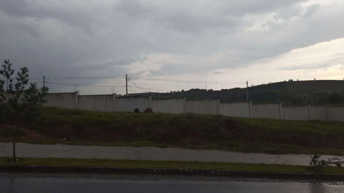 Foto 1 de Terreno / Lote à venda, 266m2 em Taubate - SP