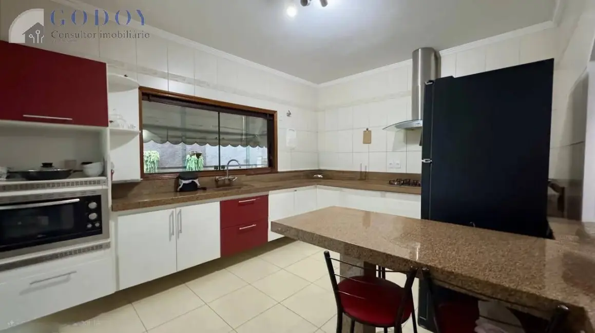 Foto 4 de Casa de Condomínio com 3 quartos à venda e para alugar, 216m2 em Pindamonhangaba - SP