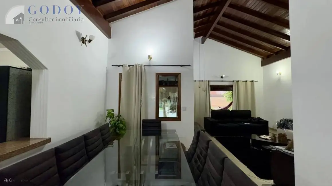 Foto 1 de Casa de Condomínio com 3 quartos à venda e para alugar, 216m2 em Pindamonhangaba - SP