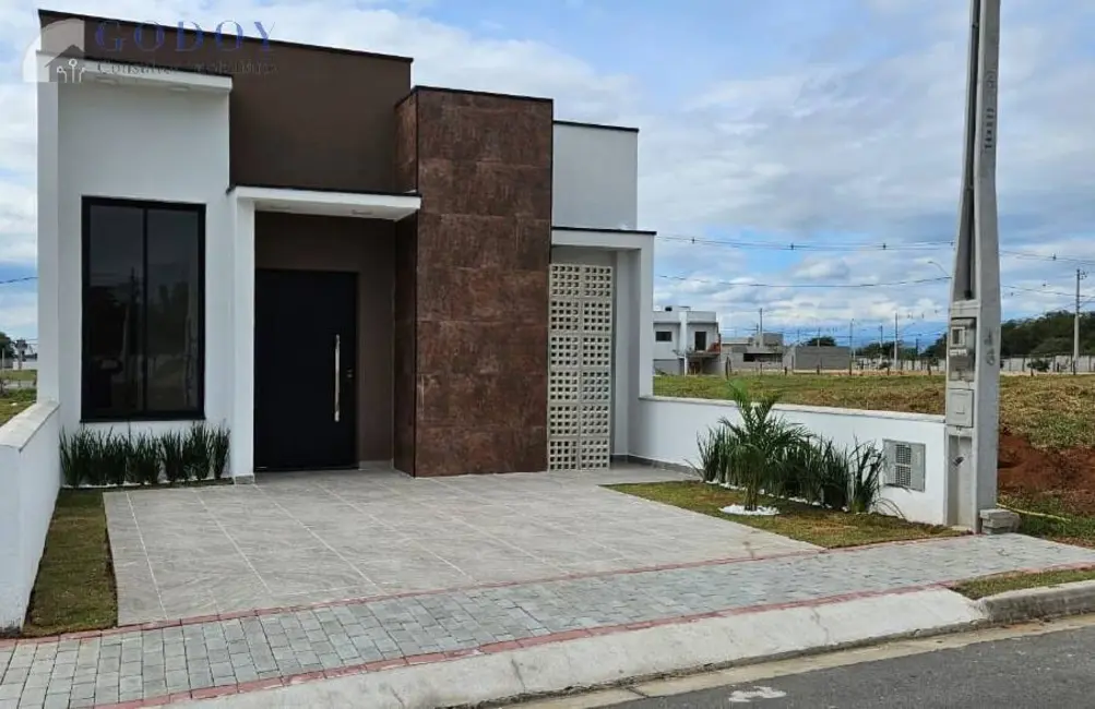 Foto 2 de Casa de Condomínio com 3 quartos à venda, 120m2 em Pindamonhangaba - SP
