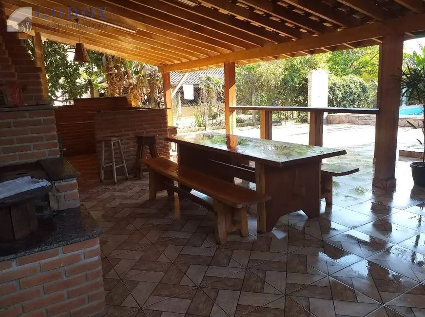 Chácara com 3 quartos à venda, 160m2 em Goiabal, Pindamonhangaba - SP - imagem 6 Foto 6 de Chácara com 3 quartos à venda, 160m2 em Goiabal, Pindamonhangaba - SP