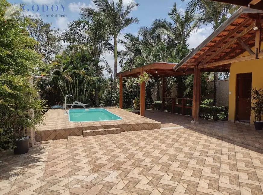 Chácara com 3 quartos à venda, 160m2 em Goiabal, Pindamonhangaba - SP - imagem 4 Foto 4 de Chácara com 3 quartos à venda, 160m2 em Goiabal, Pindamonhangaba - SP