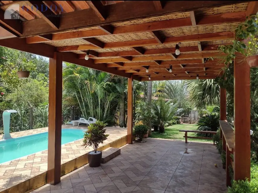 Chácara com 3 quartos à venda, 160m2 em Goiabal, Pindamonhangaba - SP - imagem 3 Foto 3 de Chácara com 3 quartos à venda, 160m2 em Goiabal, Pindamonhangaba - SP