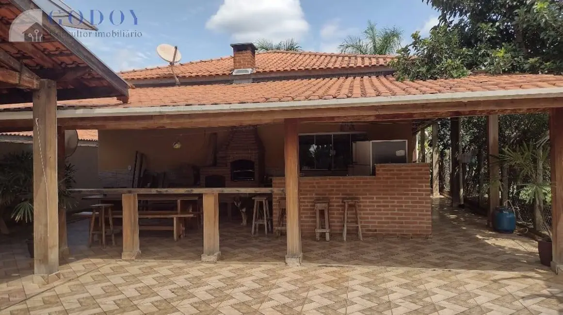 Chácara com 3 quartos à venda, 160m2 em Goiabal, Pindamonhangaba - SP - imagem 5 Foto 5 de Chácara com 3 quartos à venda, 160m2 em Goiabal, Pindamonhangaba - SP