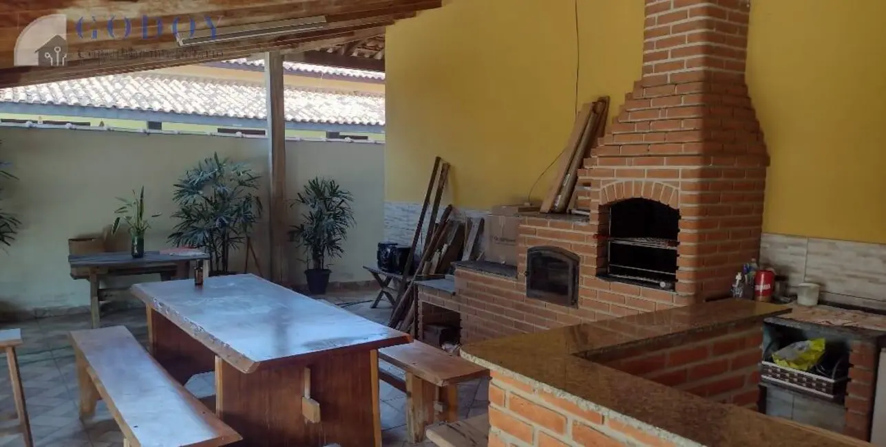Chácara com 3 quartos à venda, 160m2 em Goiabal, Pindamonhangaba - SP - imagem 7 Foto 7 de Chácara com 3 quartos à venda, 160m2 em Goiabal, Pindamonhangaba - SP