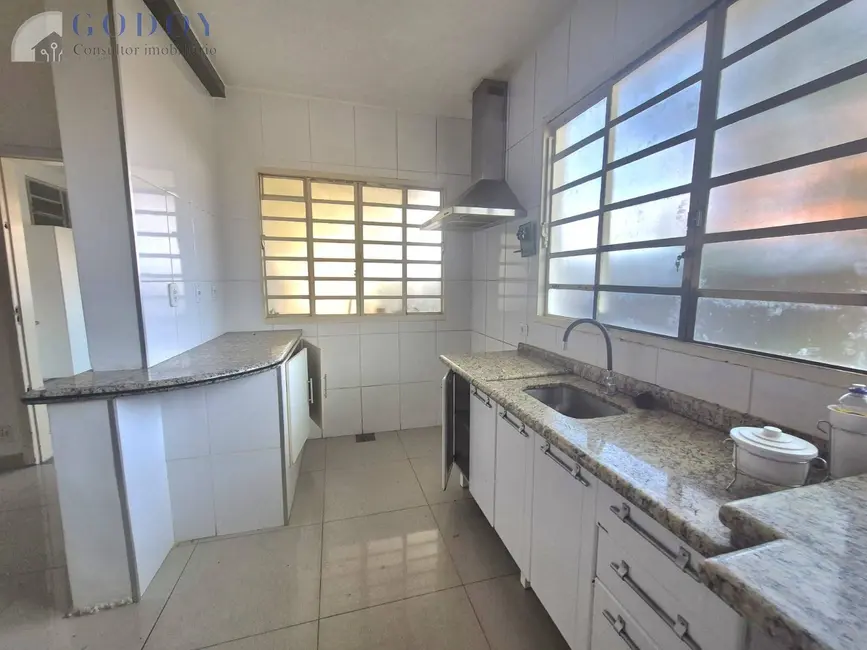 Casa com 3 quartos à venda, 300m2 em Pindamonhangaba - SP - imagem 8 Foto 8 de Casa com 3 quartos à venda, 300m2 em Pindamonhangaba - SP