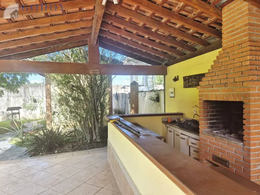 Casa com 3 quartos à venda, 300m2 em Pindamonhangaba - SP - imagem 3 Foto 3 de Casa com 3 quartos à venda, 300m2 em Pindamonhangaba - SP