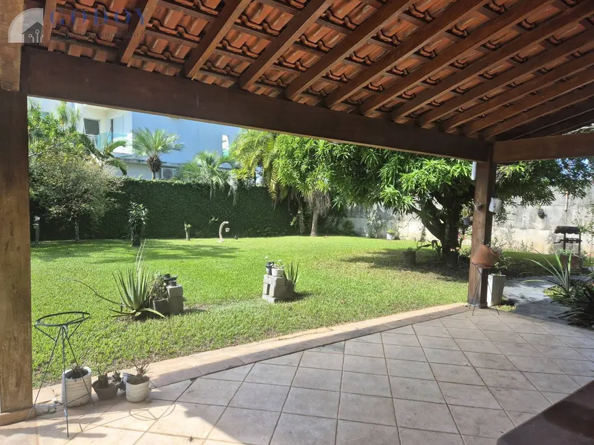Foto 6 de Casa com 3 quartos à venda, 300m2 em Pindamonhangaba - SP