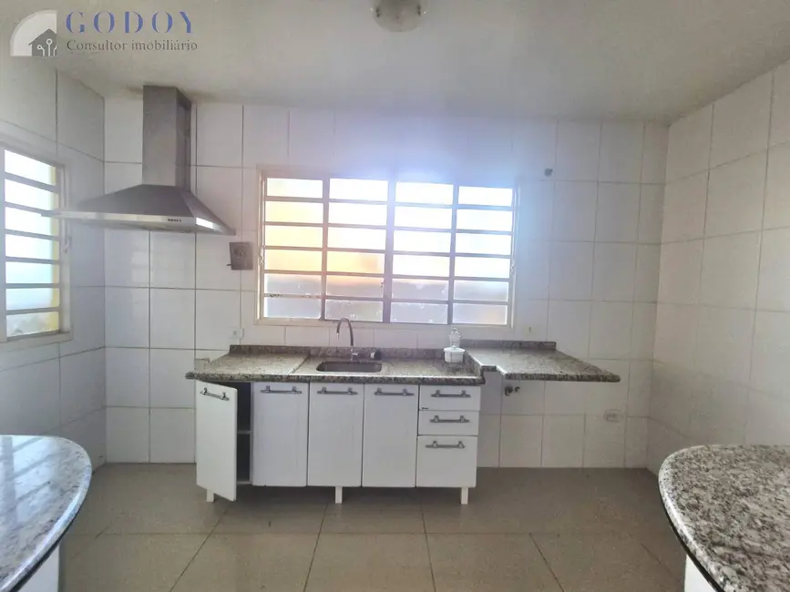 Casa com 3 quartos à venda, 300m2 em Pindamonhangaba - SP - imagem 9 Foto 9 de Casa com 3 quartos à venda, 300m2 em Pindamonhangaba - SP