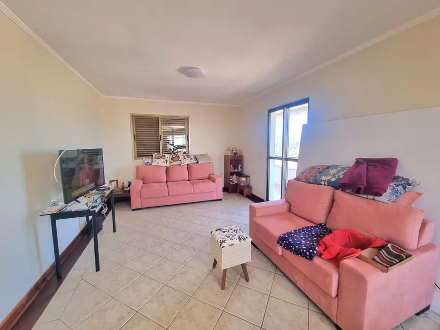 Foto 3 de Apartamento com 3 quartos à venda e para alugar, 270m2 em Centro, Pindamonhangaba - SP