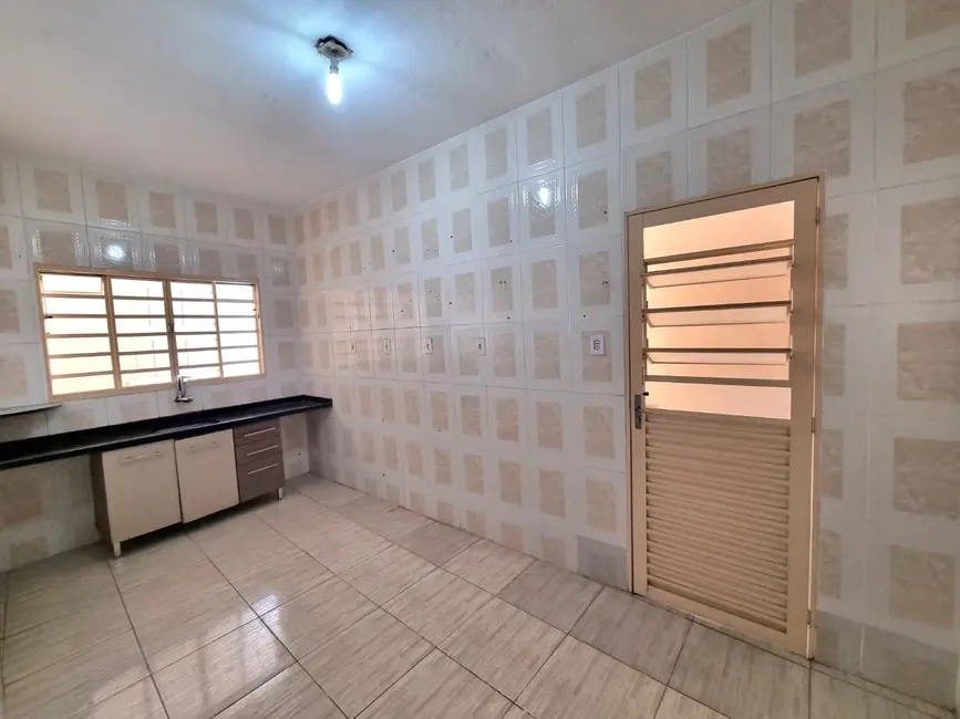 Foto 2 de Sobrado com 2 quartos à venda, 225m2 em Roseira - SP